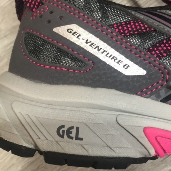 ASICS Gel Venture 6 Gray & Pink Running Shoes         size 7 - Picture 3 of 10